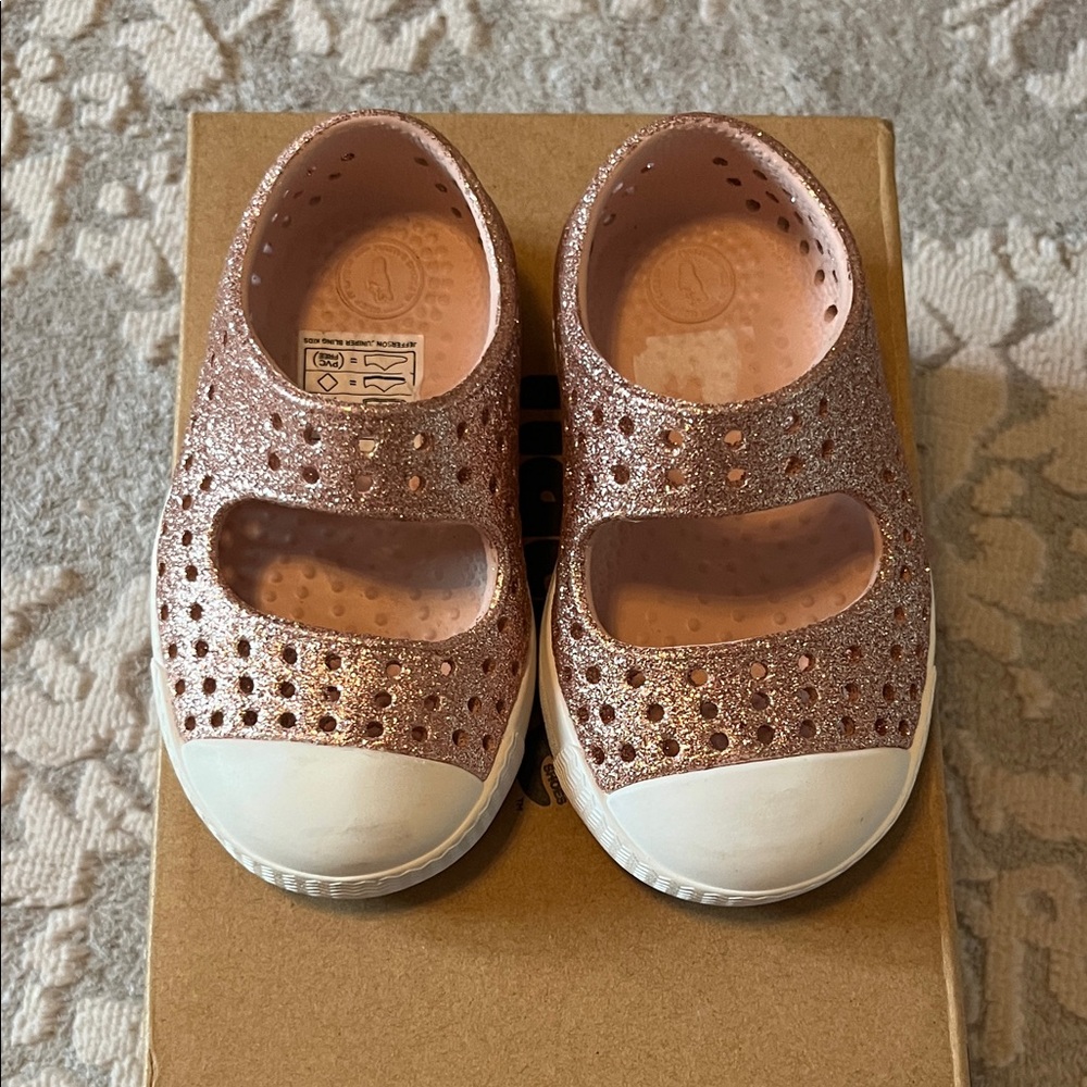 Crocs Kids' Glitter Mary Jane Shoe - Rose Gold